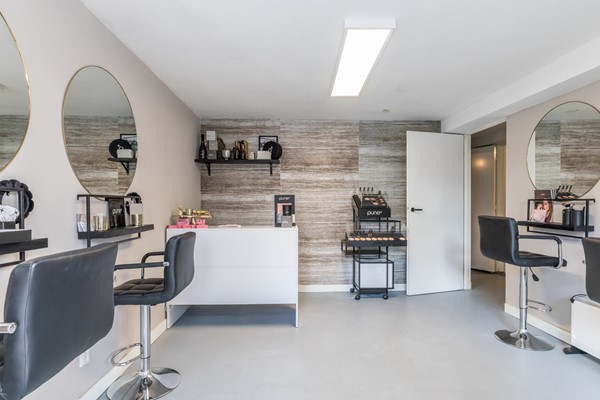 Foto - Te koop: Instapklare gemoderniseerde twee- onder- één kap woning uit 1969 met 144m2 wonen op een perceel van 391 m2 met een energielabel A in Simpelveld